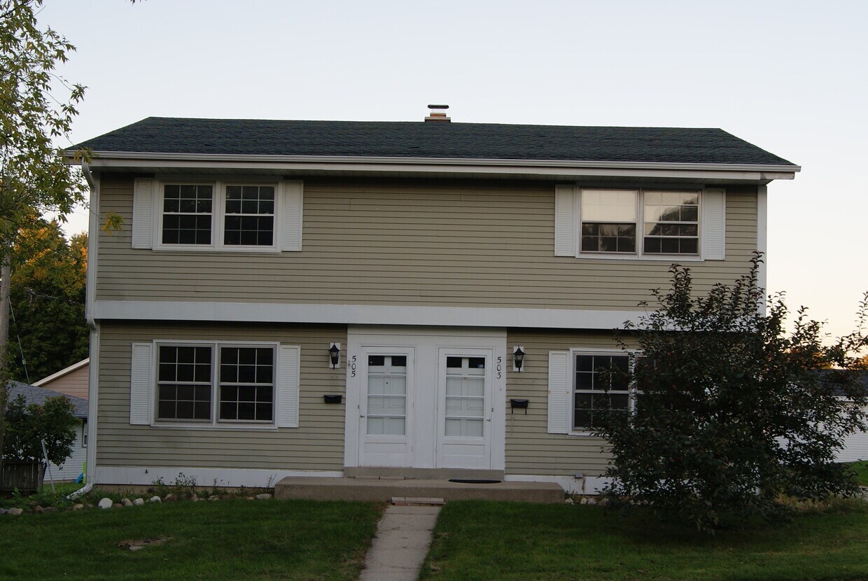 503 N Moreland Blvd, Waukesha, WI 53188 Townhome Rentals in Waukesha