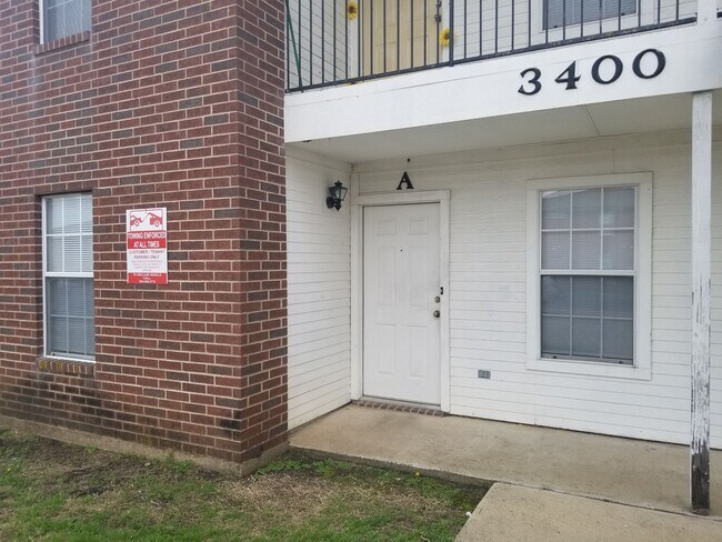 Building Photo - 3400 Cantabrian Dr