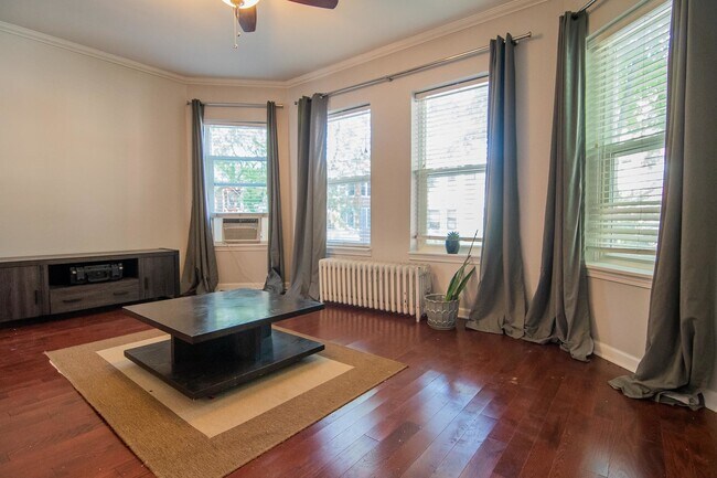 Foto del edificio - 1419 W Catalpa Ave