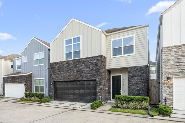 Foto del edificio - 8817 Hollister Pine Ct