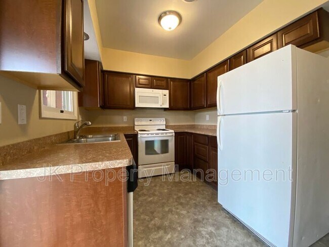 Foto del edificio - 4244 Central Ave