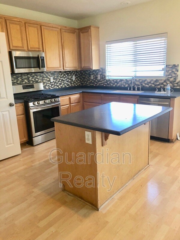 Foto del edificio - 3421 Visionary Bay Ave