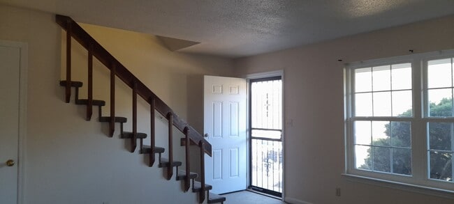 Foto del edificio - 5234 Donlyn Dr