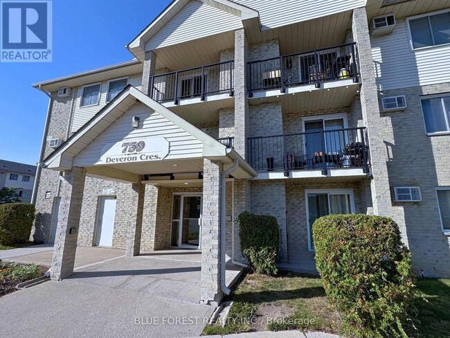 Building Photo - 739-739 Deveron Crescent