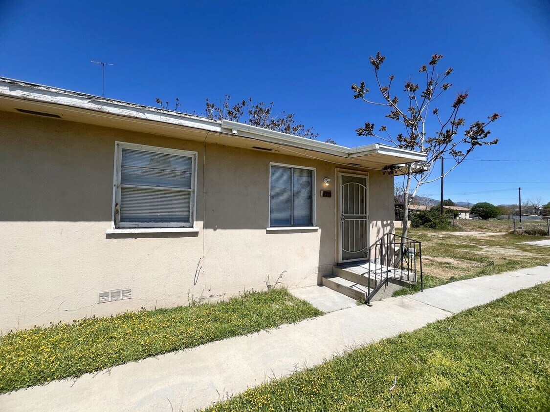 Primary Photo - 274-276 N Alessandro St