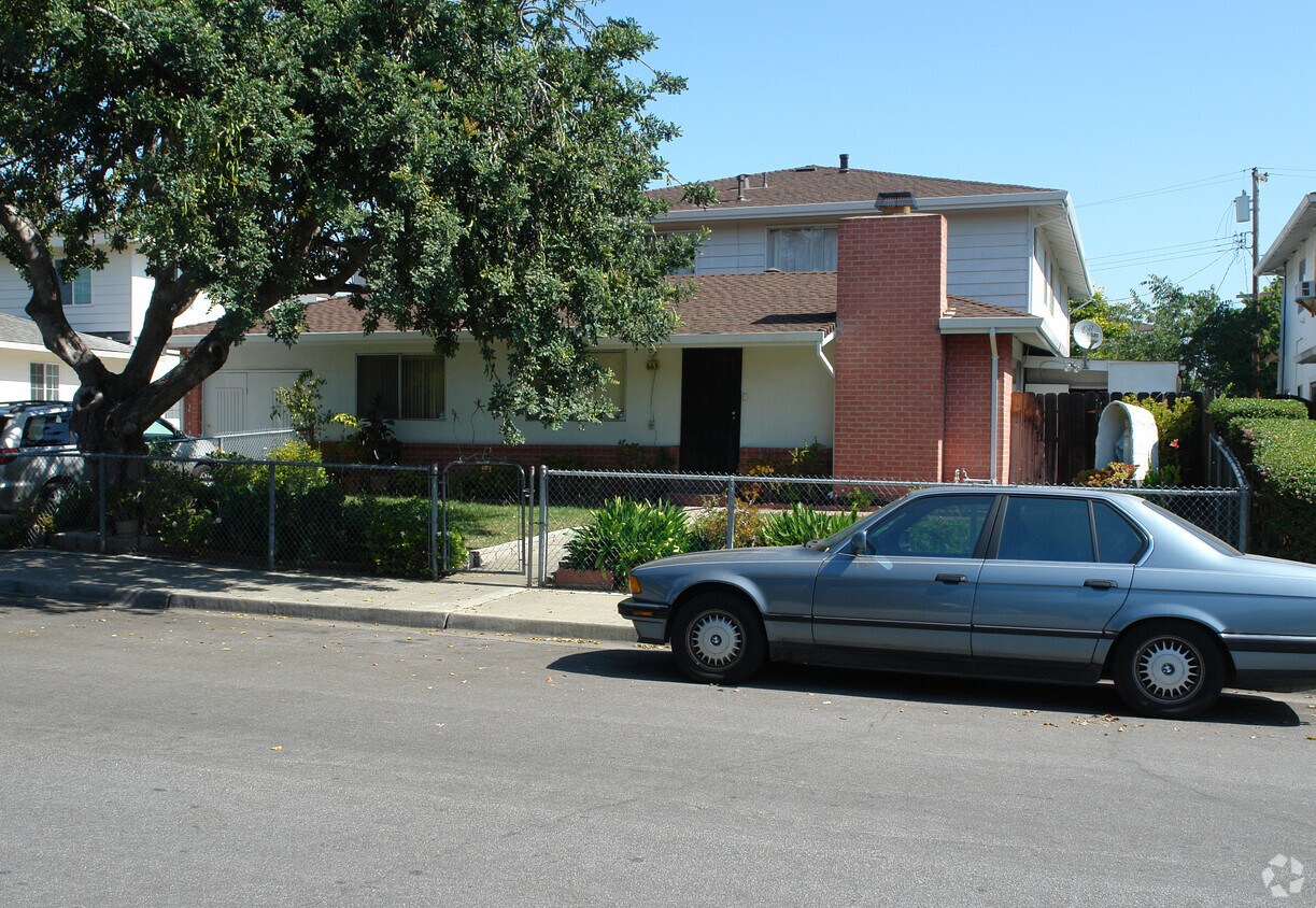 Foto del edificio - 663 Azara Pl