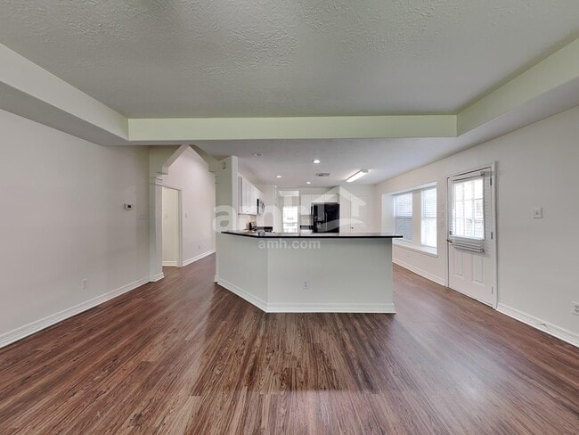 Building Photo - 1830 Arrowhead Ct