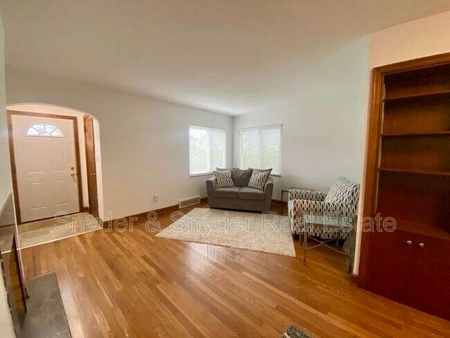 Foto del edificio - 1093 N Main St