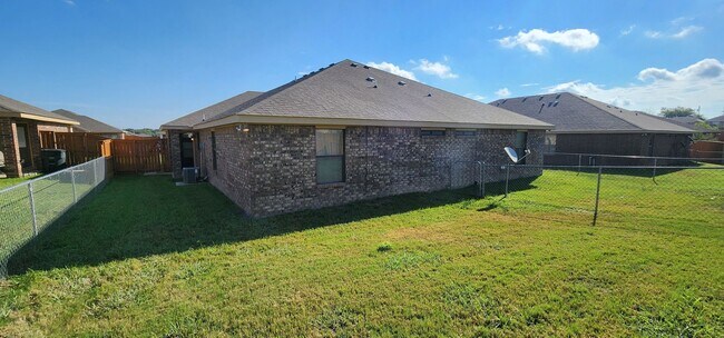 Building Photo - 2 bedroom 2 bath close to Clear Creek 8/12 move in date