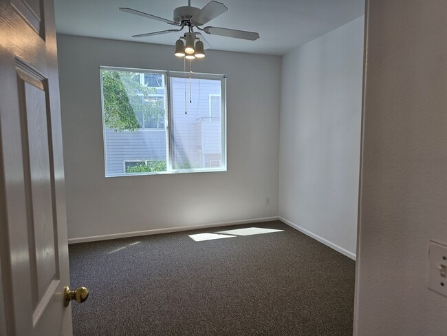 Building Photo - 8500 E Jefferson Ave