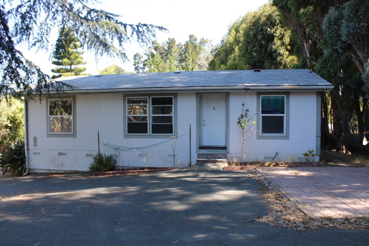 Foto principal - 5266 Sunset Dr