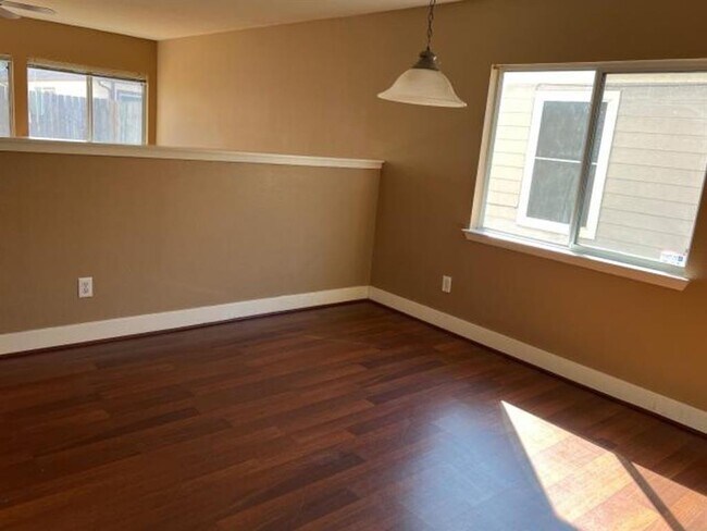 Building Photo - 5718 Silver Oak