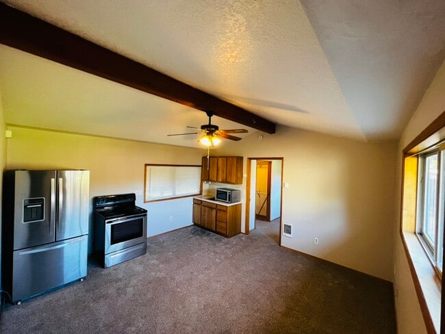 Foto del edificio - 8670 Millcreek Rd