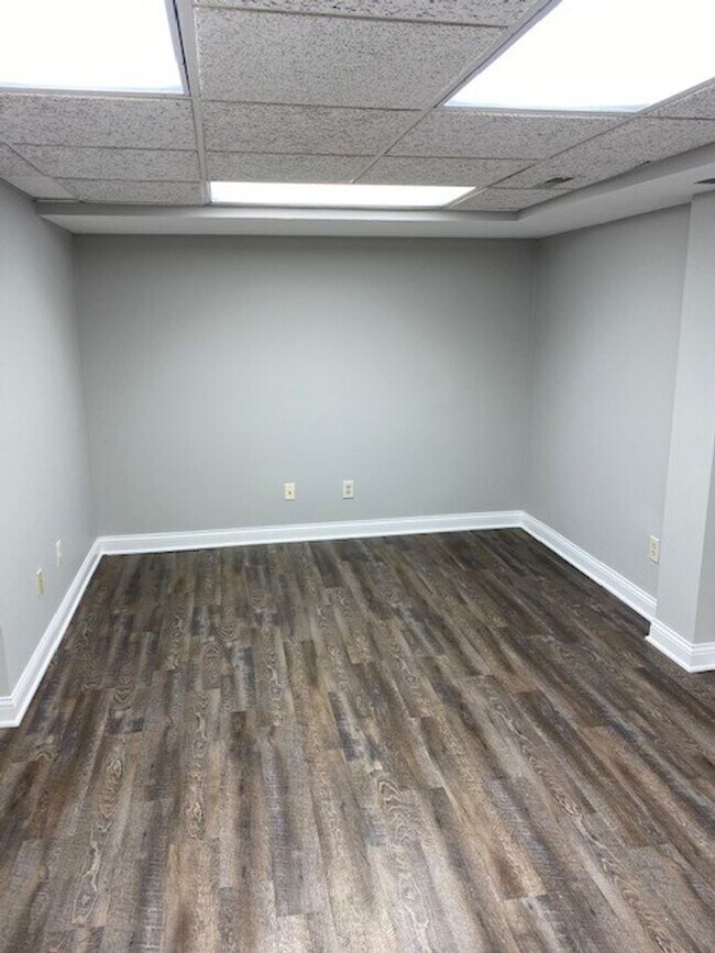 Building Photo - Incredible location! 4 BD/2 BA Home. Across from IU Golf Course and Baseball Field.