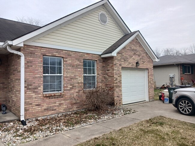 Unit B - 799 Tamarack Ct
