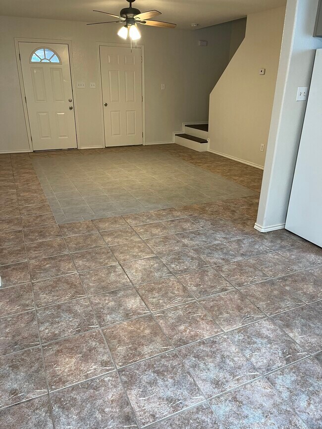 Building Photo - 955 Live Oak Cir