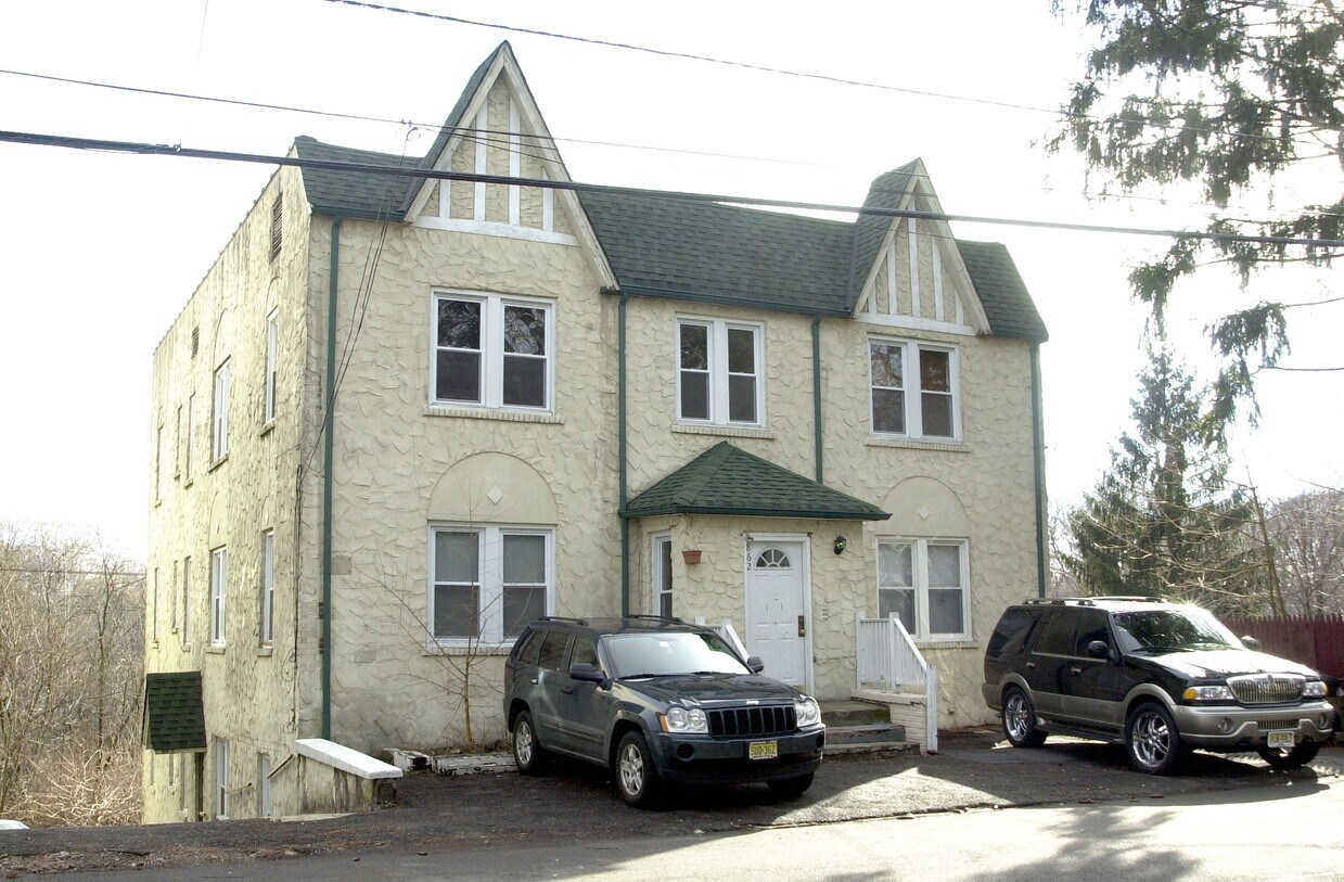 862 Park Ave, River Edge, NJ 07661 Apartments in River Edge, NJ