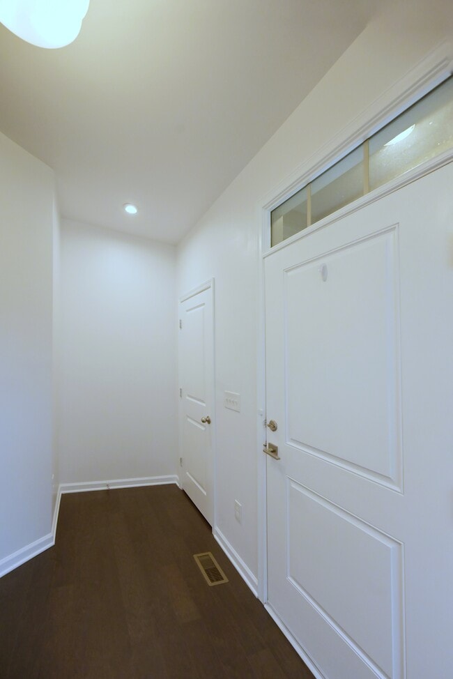 Building Photo - 3638 Chippendale Cir