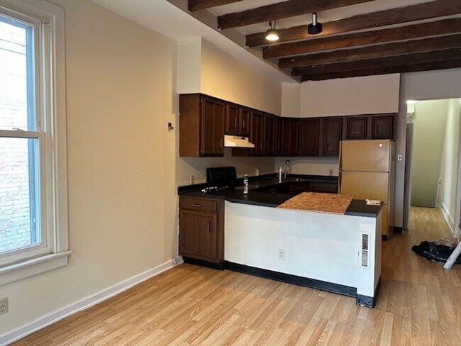 Building Photo - 2nd Floor 2 Story 1 Bedroom 1.5 Bathroom A...