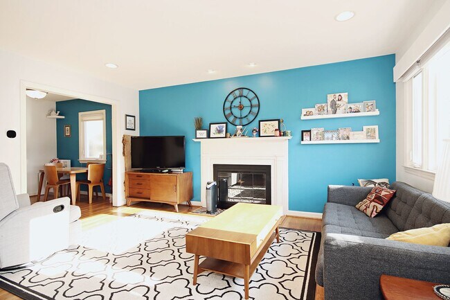 Building Photo - Nicely Updated N.Downtown Home