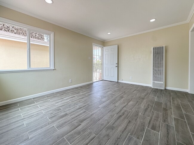 Foto del edificio - 4520 Marine Ave