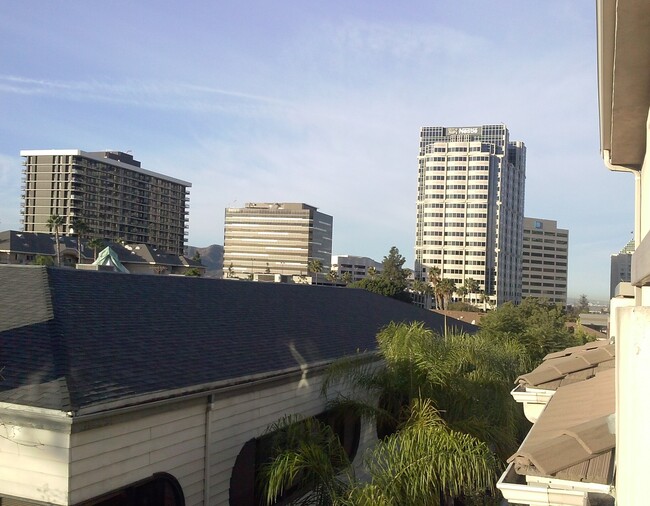 Building Photo - 400 Cameron Pl