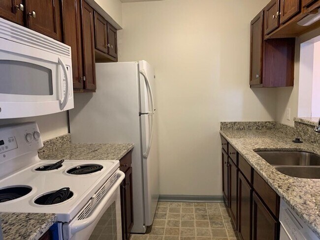 Building Photo - Two Bedroom Duplex located in Downtown Nor...