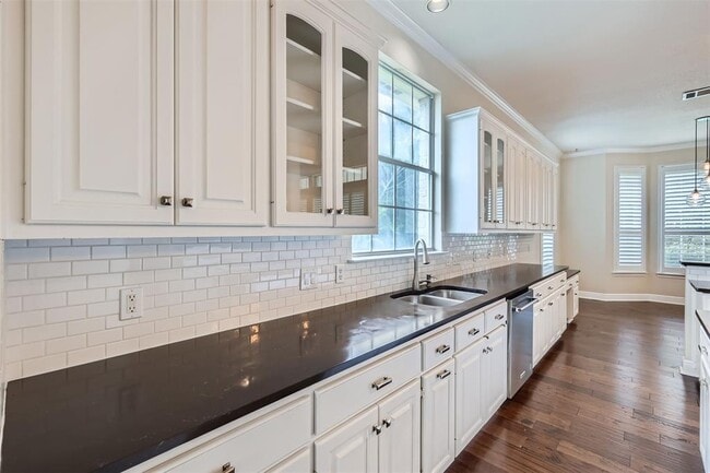 Building Photo - 2114 Cliffs Edge Dr