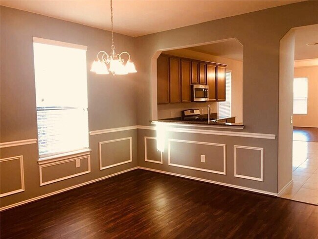 Foto del edificio - 1414 S Maple Dr