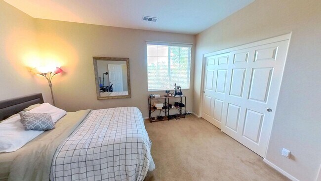 Foto del edificio - PRICE REDUCTION! Gorgeous 3 Bedroom 2.5 Ba...