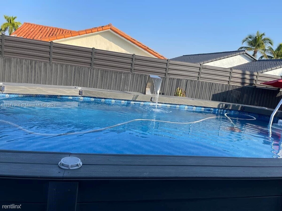 Foto principal - 3 br, 2 bath House - 14641 SW 52nd St # 14641