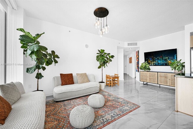 Building Photo - 1111 SW 1st Ave