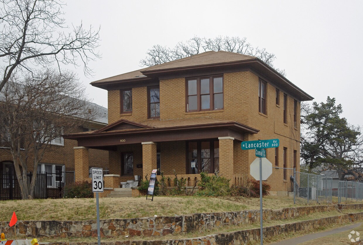 Foto principal - 800 Lancaster Ave