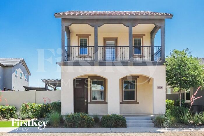 Primary Photo - 1023 S 151st Ln