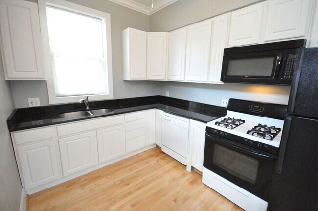 Foto del edificio - 495-497 S. Lazelle Street