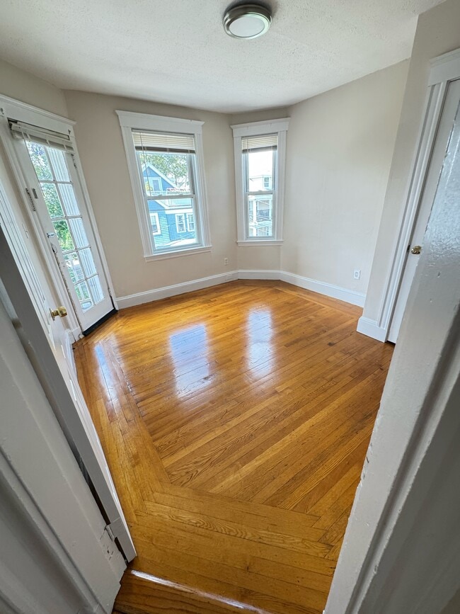 *Pictures are representative samples of the advertised unit. In some cases, the actual units you tou - 44 Atkins St