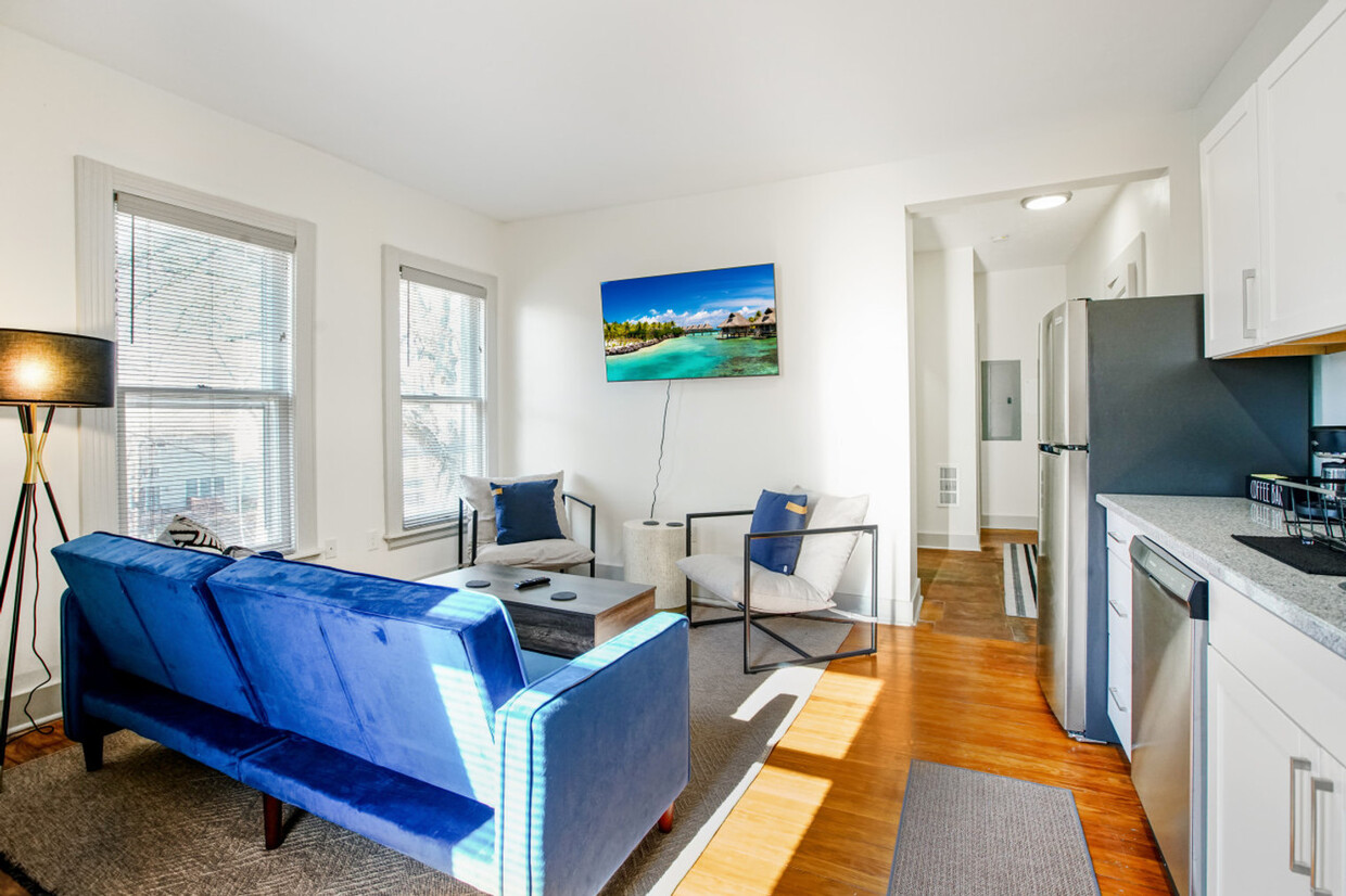 Foto principal - 1848 E 89th St