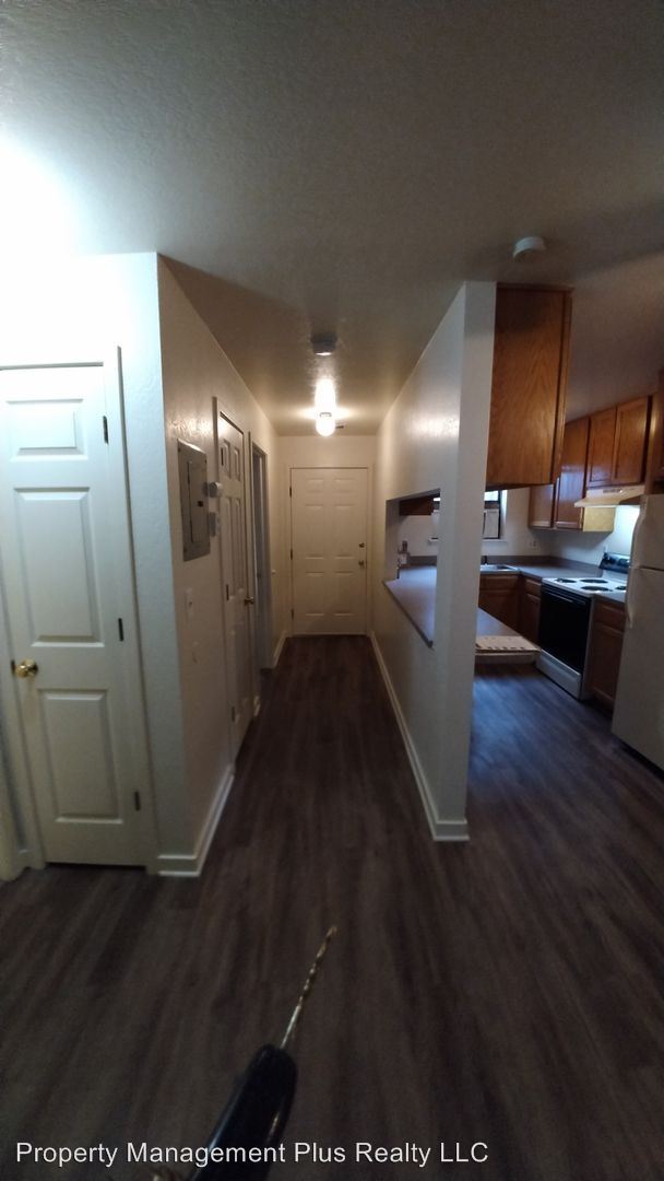 Building Photo - 2 br, 1 bath Apartment - 225 E 8th #D8
