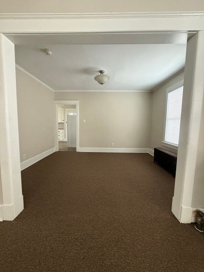 Building Photo - 353 Division St