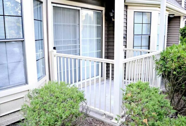 Building Photo - 300 Cozzens Ct