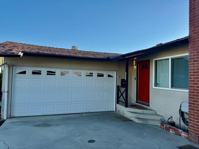 Foto del edificio - Explore this attractive property in Bakersfield, featuring 3-bedroom and 1.75 -bathrooms - Availa...