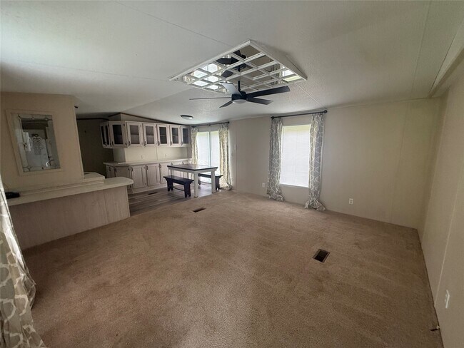 Foto del edificio - 24497 Clark Rd
