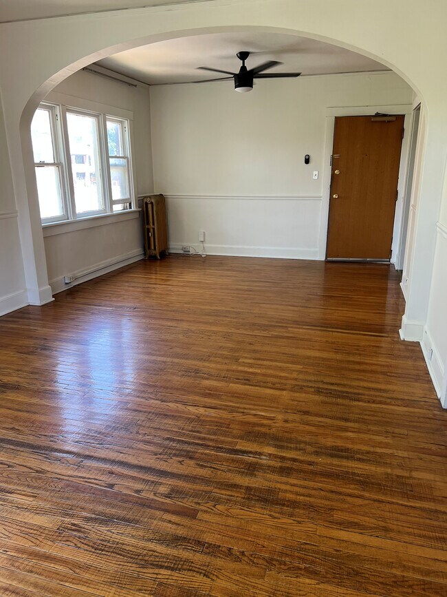 Building Photo - 144 E 2nd Ave