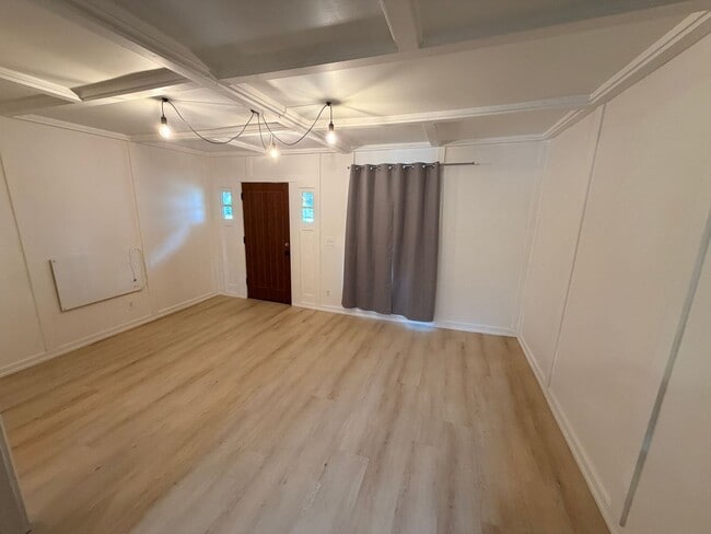 Building Photo - Remodeled One Bedroom Apartment in North Salem