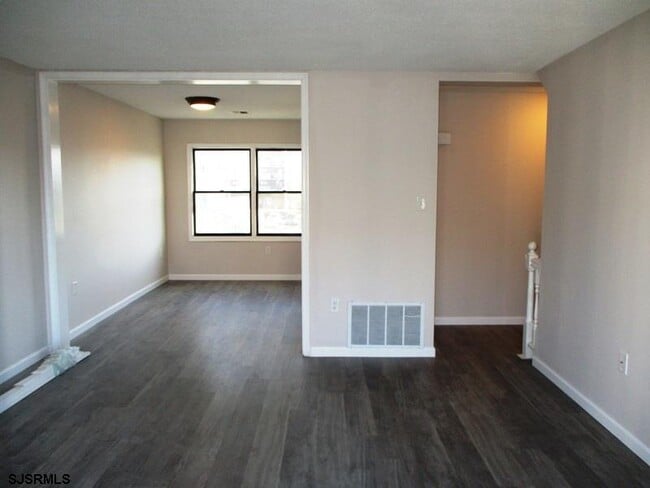 Building Photo - 14 Galleon Ct