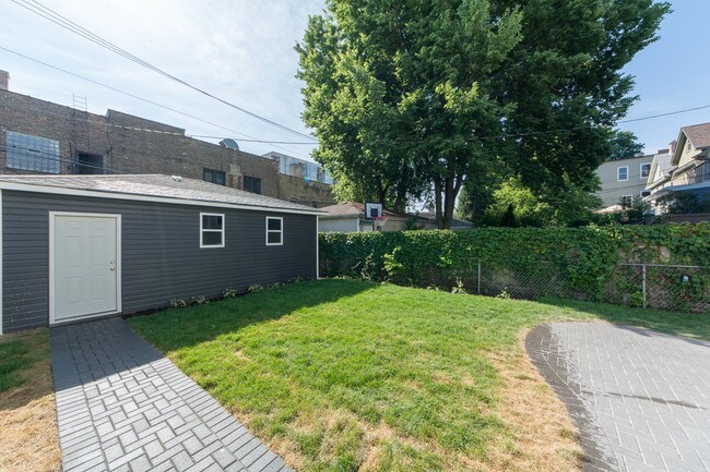 Building Photo - 6243 N Magnolia Ave