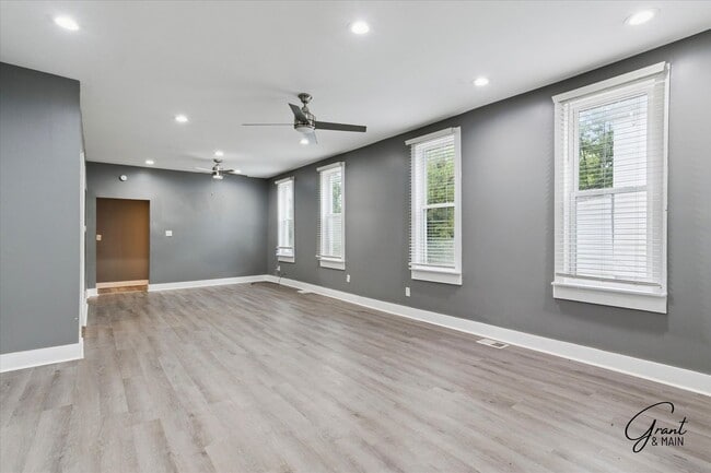 Building Photo - 6 bedroom 2 bath $2350