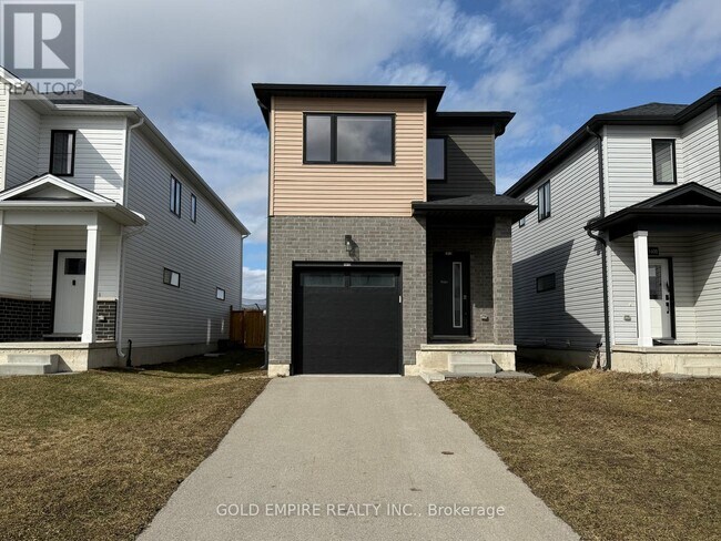 Building Photo - 1612 Capri Cres