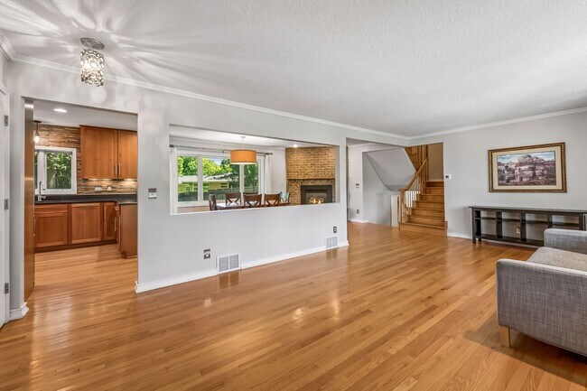 Building Photo - 6013 Porter Ln
