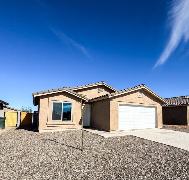Foto del edificio - NEWLY BUILT 3-Bed, 2-Bath Home in Yuma!"